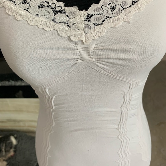 Women’s Stretch White Ribbed with Lace Trim M. Reyna Tee. Size‎ M (177) - Picture 4 of 10